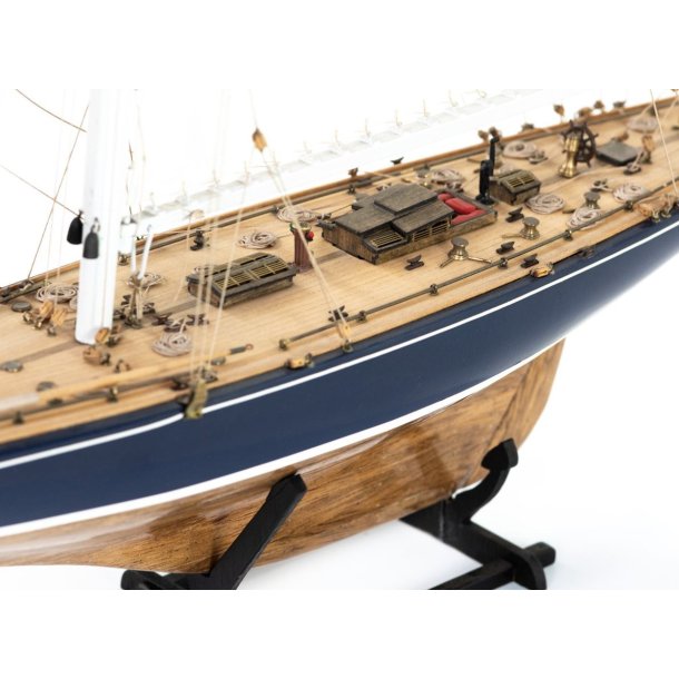 Endeavour (Americas Cup), skala 1/35