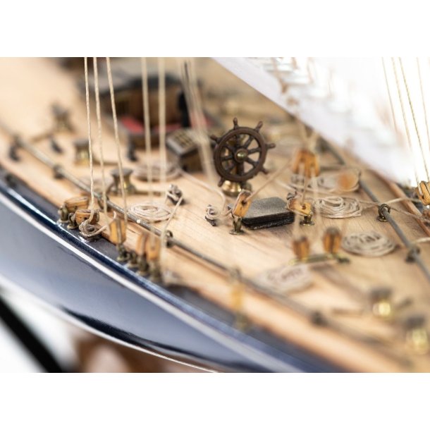 Endeavour (Americas Cup), skala 1/35