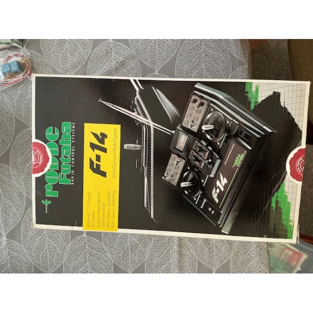 Robbe F-14 med en masse tilbeh�r