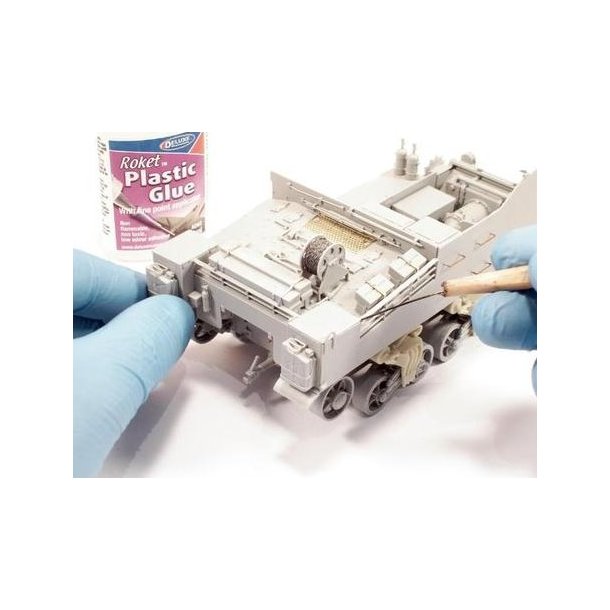 Roket Plastic Glue, 30 ml