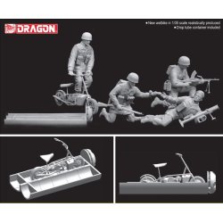 Red Devils med knallert og container