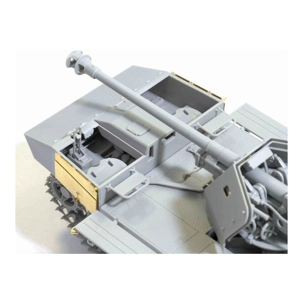 7.5cm PaK 40/4 auf RSO with Bonus Figure Set
