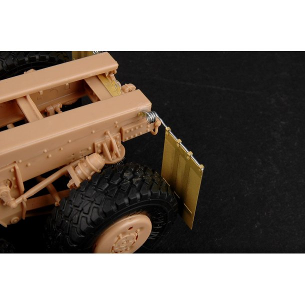 Truck Tractor &amp; M1000 Heavy Equipment Transporter Semi-trailer 