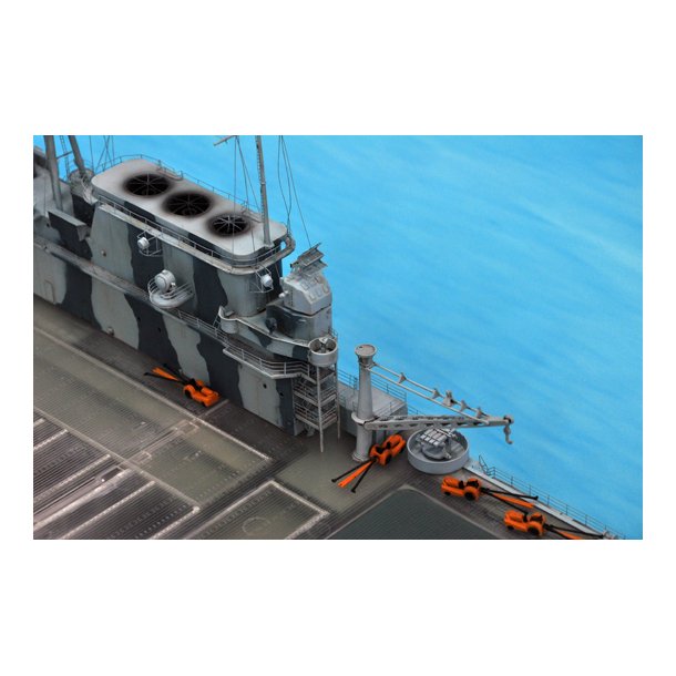 USS Hornet CV-8, skala 1/200