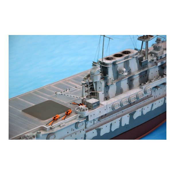 USS Hornet CV-8, skala 1/200