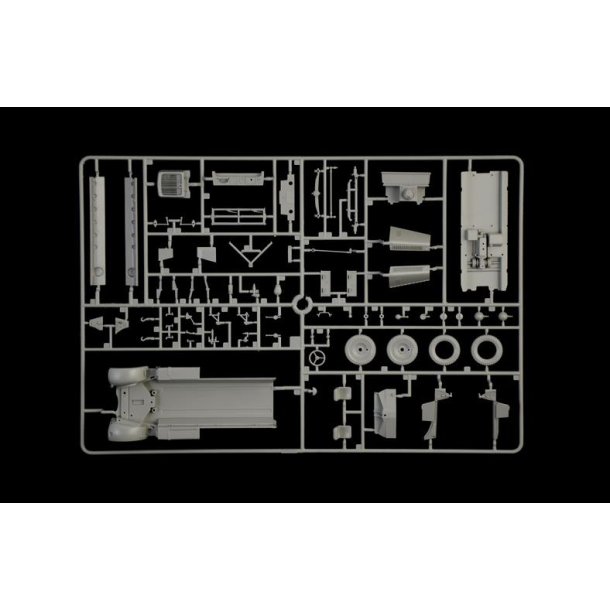 Sd. Kfz. 10 Demag D7 with 7,5 cm leIG 18 and crew