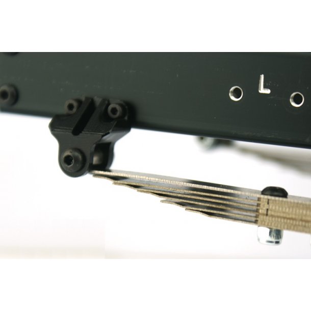 Ophng med bladfjedre til aksel med trk