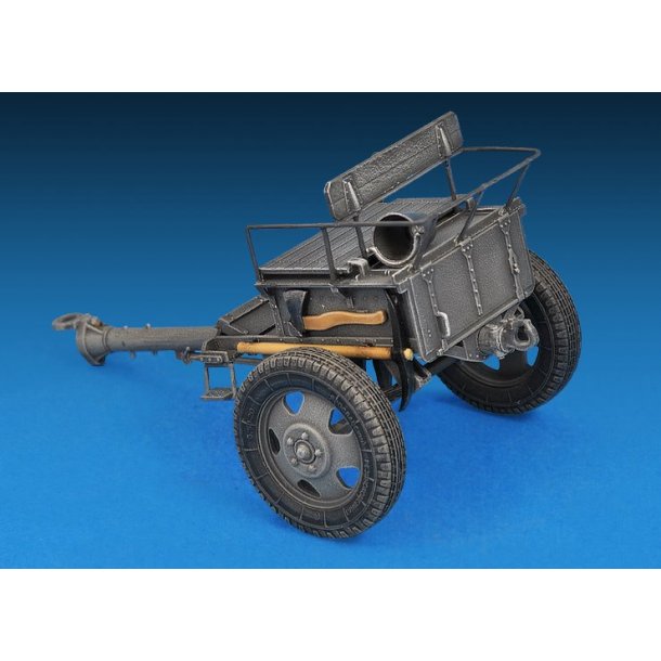 Tysk artilleri-traktor T-70(r) og 7,62cm FK 288(r) med bestning