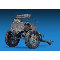 Tysk artilleri-traktor T-70(r) og 7,62cm FK 288(r) med bestning