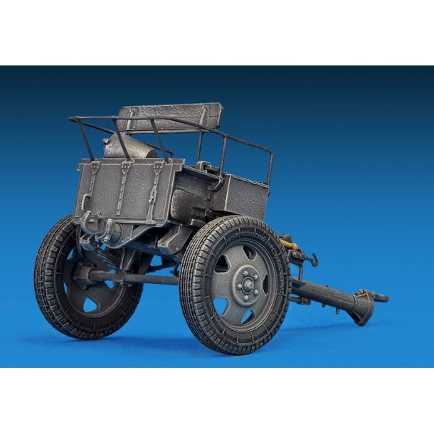 Tysk artilleri-traktor T-70(r) og 7,62cm FK 288(r) med bestning