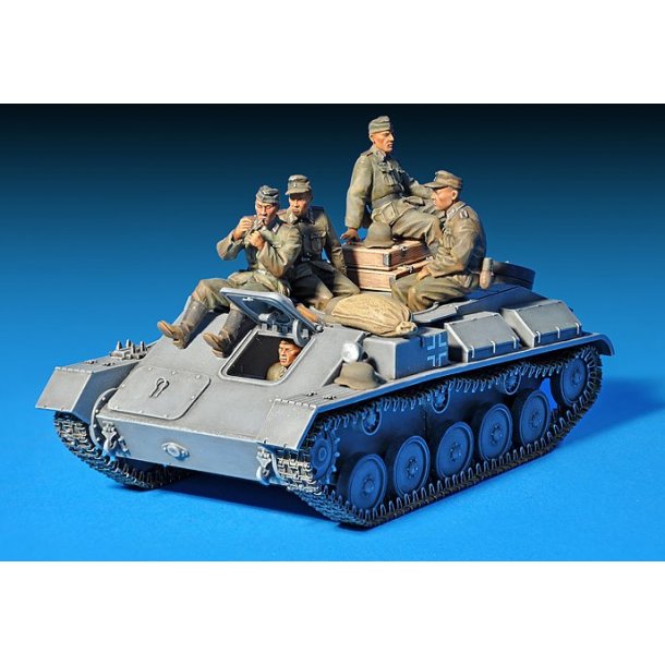 Tysk artilleri-traktor T-70(r) og 7,62cm FK 288(r) med bestning