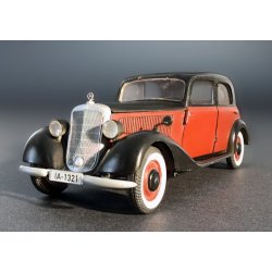 Tysk bil med 4 dre og 1 figur