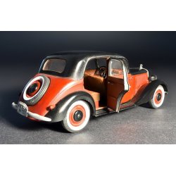 Tysk bil med 4 dre og 1 figur