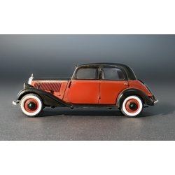 Tysk bil med 4 dre og 1 figur