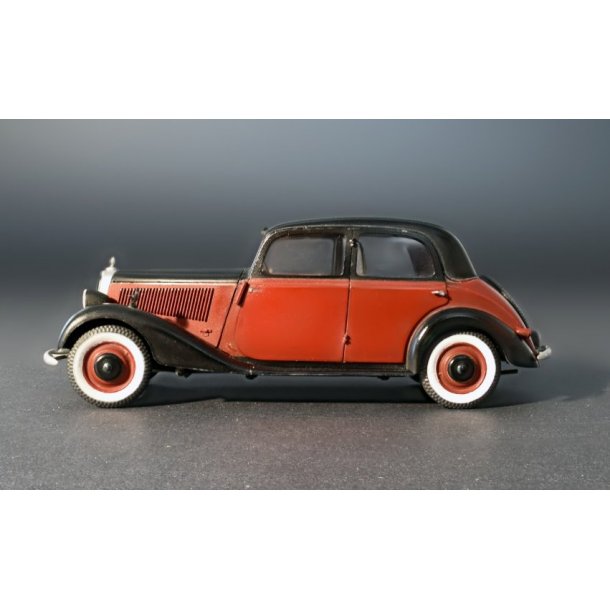 Tysk bil med 4 dre og 1 figur