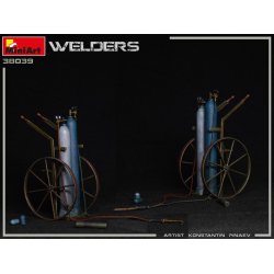 2 svejsere med udstyr