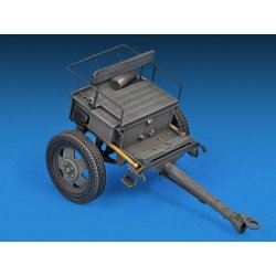 Tysk artilleri-traktor T-70(r) og 7,62cm FK 288(r) med bestning