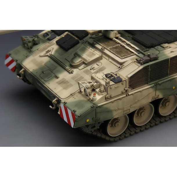 Panzerhaubitze 2000 med tillgspanser