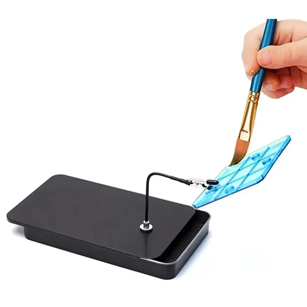 Airbrush materialeholder