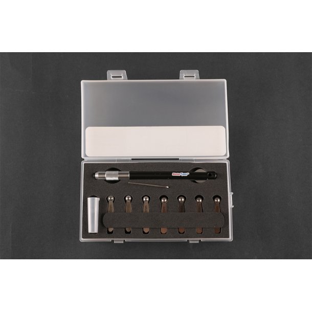 Rivet maker for model