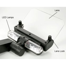 Arbejdsbord med lampe og forstrrelsesglas