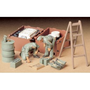 German Tank Engine Maintenance Crew Set