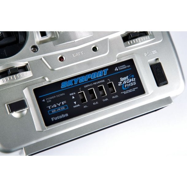 Futaba Skysport T4YF 2,4 GHz FHSS M2