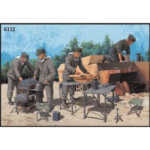 Sd. Kfz. 250 Engine with mechanics