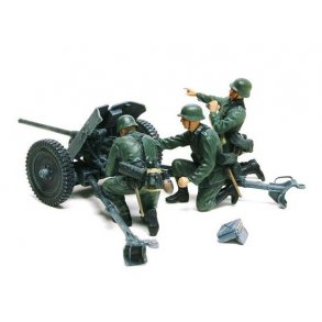 3,7 cm PaK 35/36 with crew