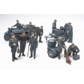 German Aircraft Pwr Sply Unt - w/ Lufwaffe Crew