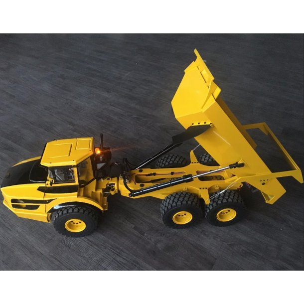 Volvo dumper, fabriksmalet hvid