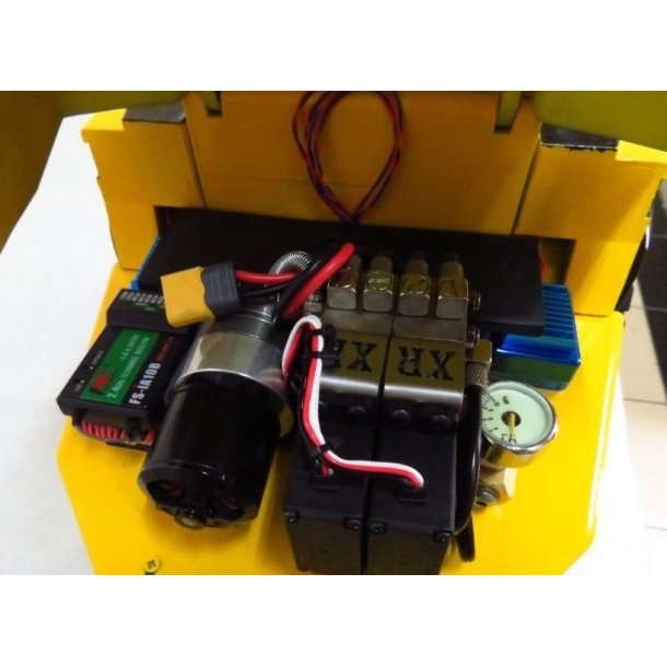 Volvo dumper, fabriksmalet hvid