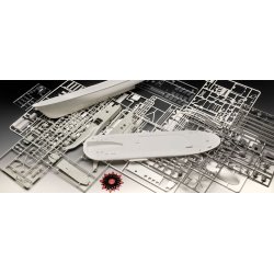 Redningskrydser Berlin og Sea King helikopter