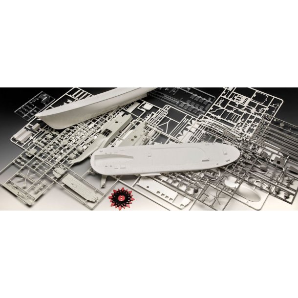 Redningskrydser Berlin og Sea King helikopter