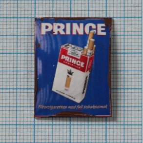 Prince cigaretter, emaljemærke