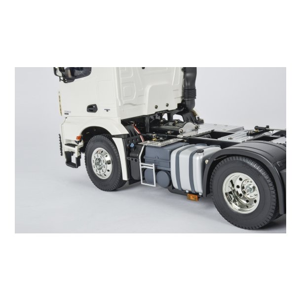 Mercedes-Benz Arocs 3363 6 x 4 Classic Space