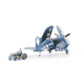 Vought F4U-1D Corsair w/ ´Moto-Tug´