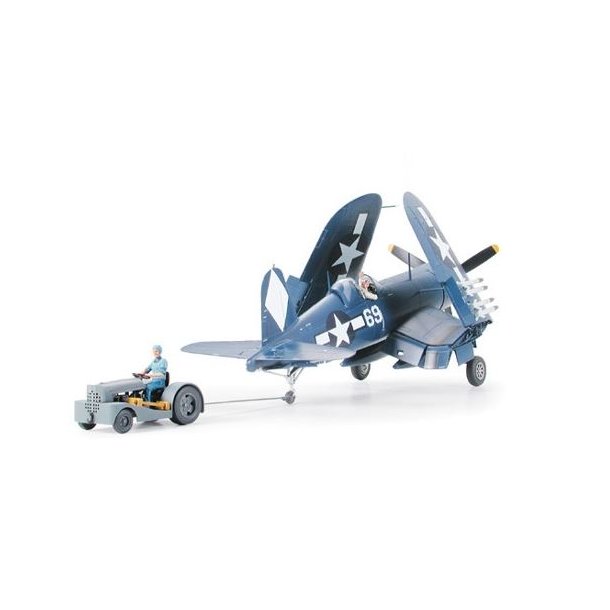 Vought F4U-1D Corsair w/ &acute;Moto-Tug&acute;