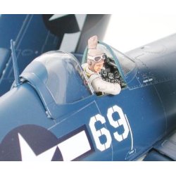 Vought F4U-1D Corsair w/ &acute;Moto-Tug&acute;