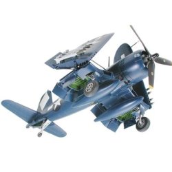 Vought F4U-1D Corsair w/ &acute;Moto-Tug&acute;