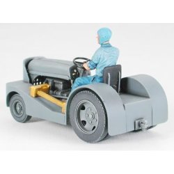 Vought F4U-1D Corsair w/ &acute;Moto-Tug&acute;