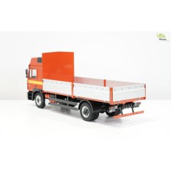 MAN F2000 2-akslet lastbil med fladt lad