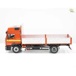 MAN F2000 2-akslet lastbil med fladt lad