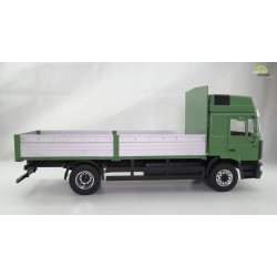 MAN F2000 2-akslet lastbil med fladt lad