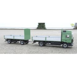 MAN F2000 2-akslet lastbil med fladt lad