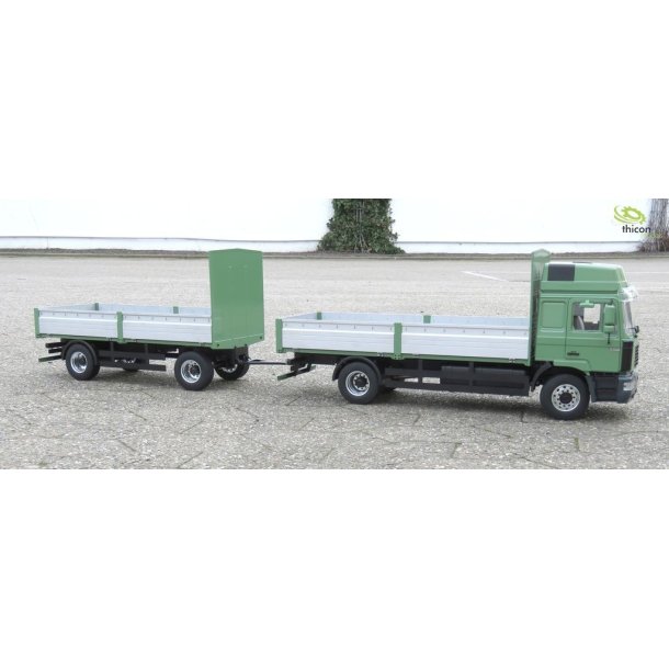 MAN F2000 2-akslet lastbil med fladt lad