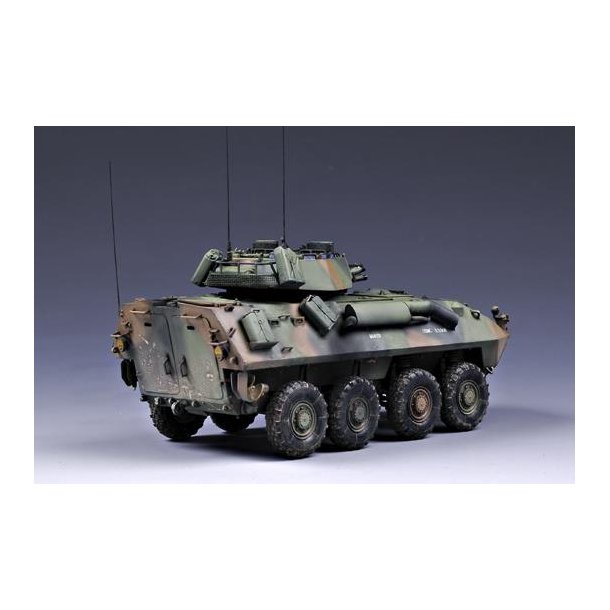 LAV-25 &acute;PIRANHA&acute;