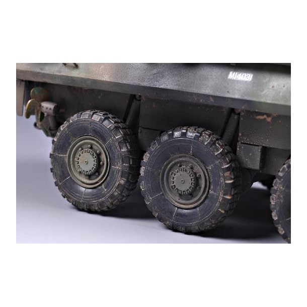 LAV-25 &acute;PIRANHA&acute;