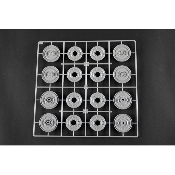 Pz.Kpfw.VI Ausf.E Sd.Kfz.181 Tiger I (Late Production), skala 1/16