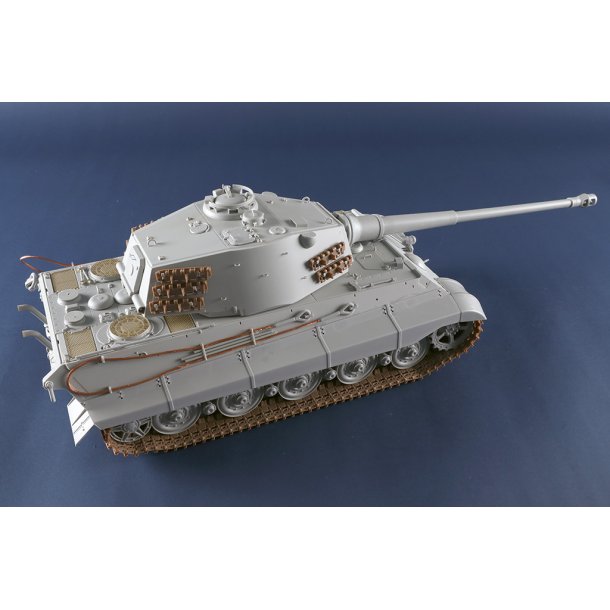 Pz.Kpfw.VI Sd.Kfz.182 Tiger II (Henschel 105mm), skala 1/16